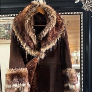 Elegant Fur-Trimmed Brown, luxurious, barely worn